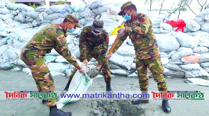 আর্তমানবতার সেবায় নিরলসভাবে কাজ করে চলেছে যশোর সেনানিবাসের সেনা সদস্যরা